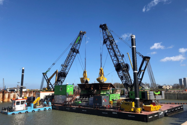 Crane Barge 5522 - Modular Pontoon Systems B.V.