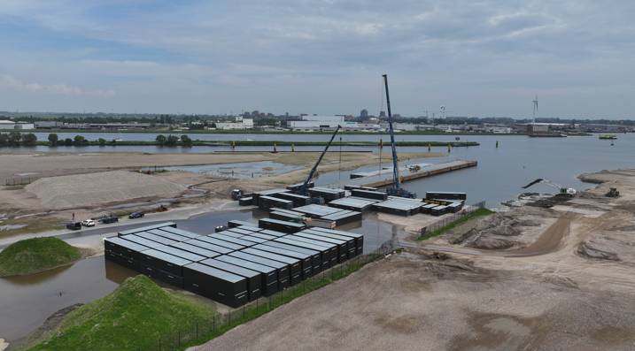 Delivery of Modular Pontoons for Doggerland Offshore with cranes